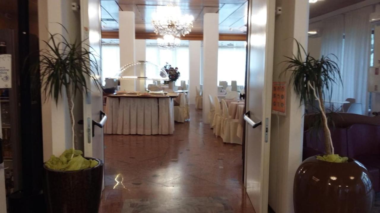 Hotel Spiaggia Marconi Ρίμινι Εξωτερικό φωτογραφία